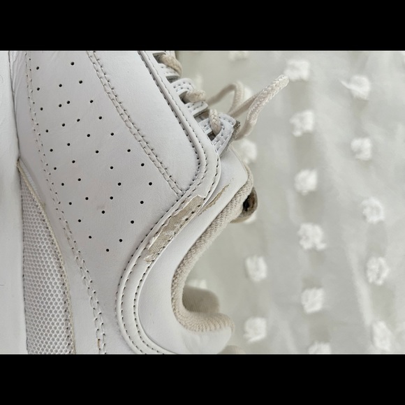 FILA Women's Disruptor 2 Premium Chunky Sneakers - Picture 4 of 5